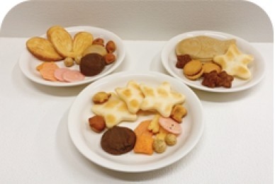 おやつと食事を提供