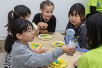 おやつと食事を提供