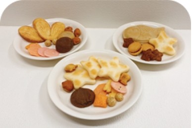 おやつと食事を提供