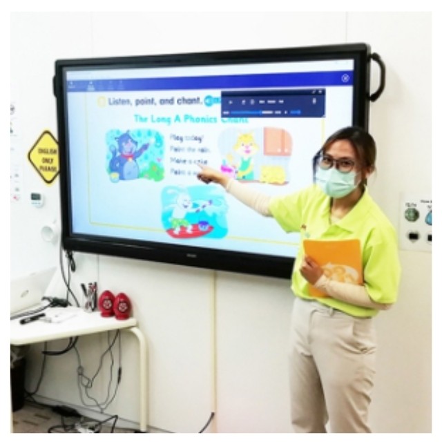 外国人講師 Ms. Pauline